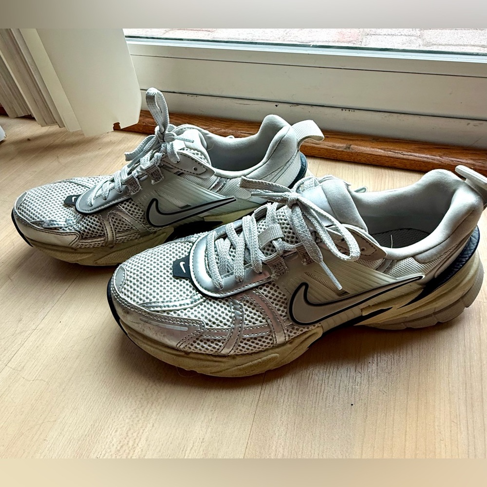 Nike V2K Run - White and Black Mesh Athletic Sneakers - SZ 8.5